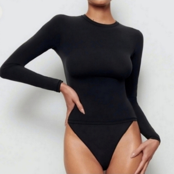 SKIMS Tops - SKIMS FITS EVERYBODY LONG SLEEVE TSHIRT Top Shirt Onyx Black XSmall NWT